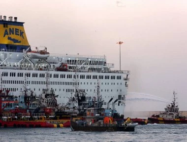 Αίσιο τέλος στο ολονύκτιο θρίλερ του πλοίου «Ελευθέριος Βενιζέλος»: Ολοκληρώθηκε η αποβίβαση των 875 επιβατών